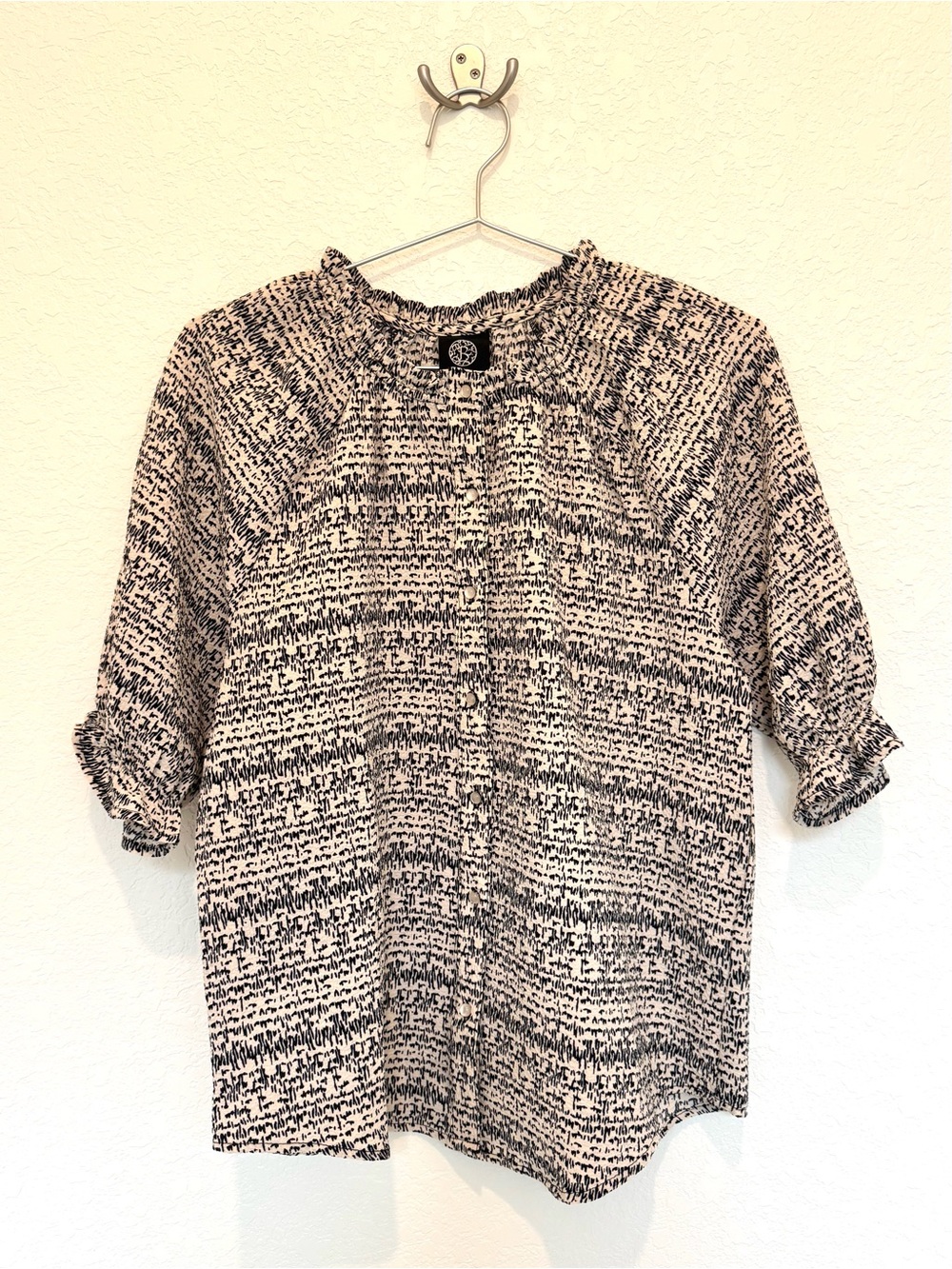 Bobeau Black and Cream Textured Button-Down Blouse